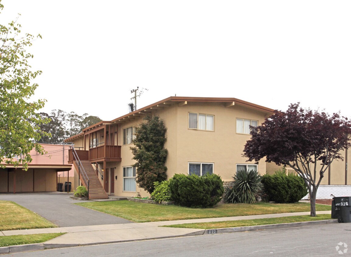 Foto principal - 922-926 Lupin Dr