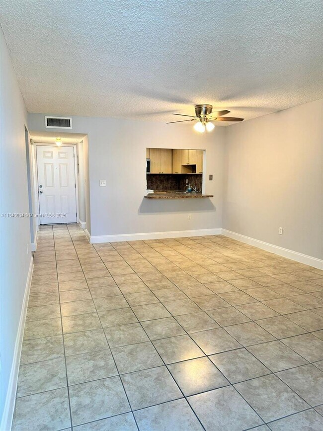 Foto del edificio - 10090 NW 80th Ct