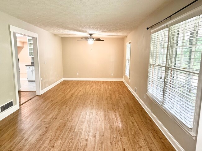 Foto del edificio - 2560 Due West Cir NW