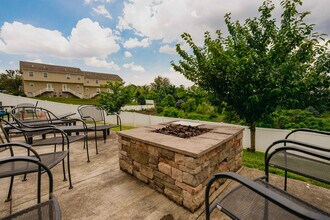 Building Photo - The Villas at Happy Valley