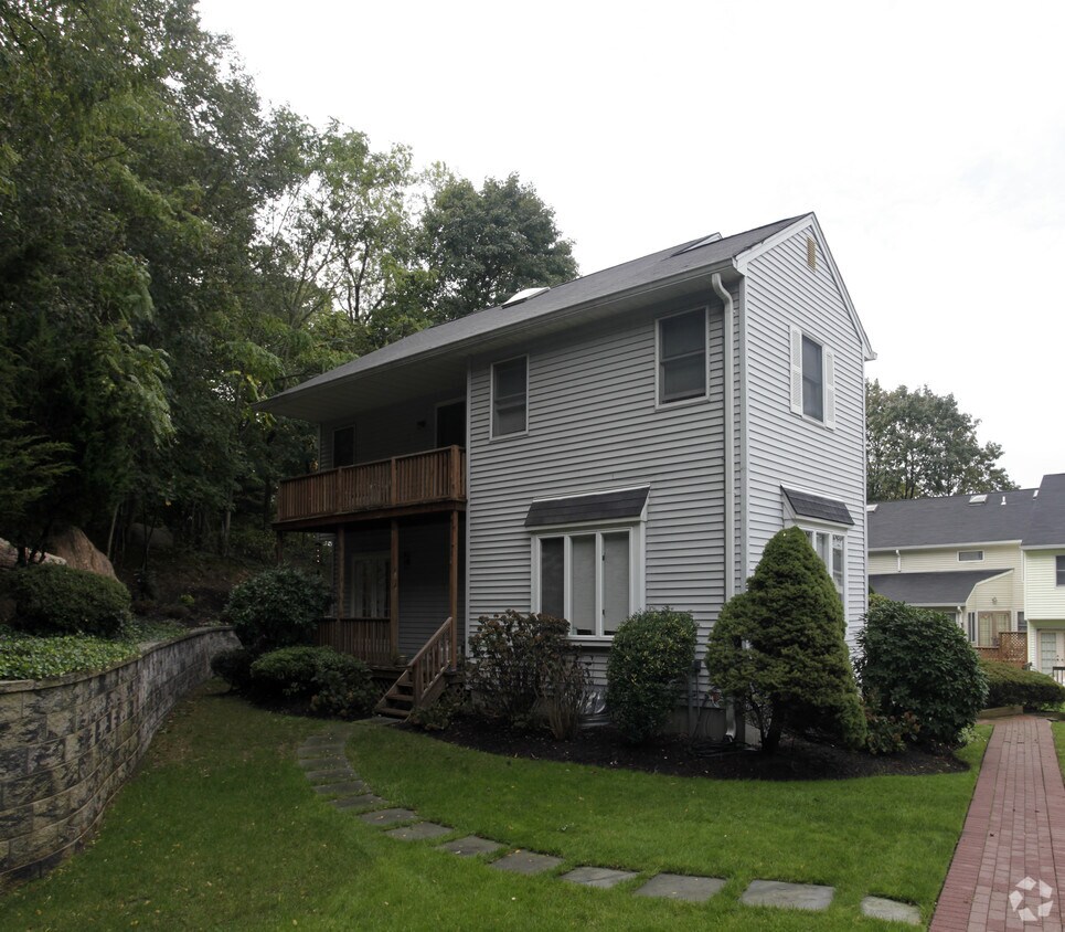 515 High St, Port Jefferson, NY 11777 Apartments in Port Jefferson