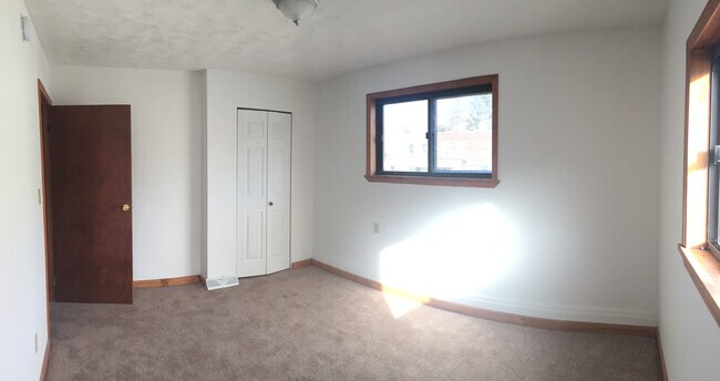 Photo - 1000 Evergreen Ave Apartment