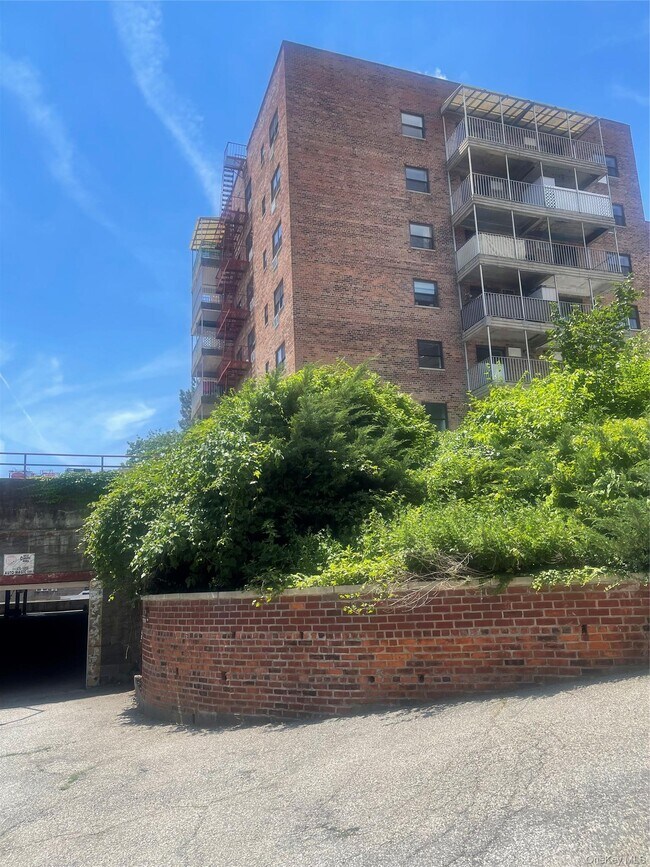 Foto del edificio - 671 Bronx River Rd