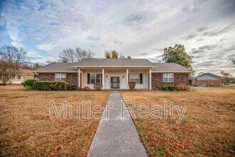 Building Photo - 11719 S Williamsburg Dr