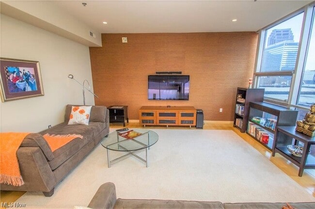 Foto del edificio - 701 W Lakeside Ave