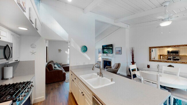 Building Photo - 33926 La Serena Dr