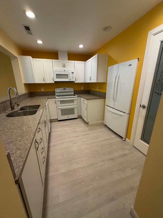 Building Photo - 6634 Millstone Ln SE
