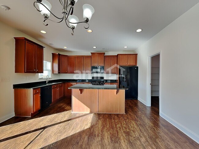 Building Photo - 1018 Forest Way Ct