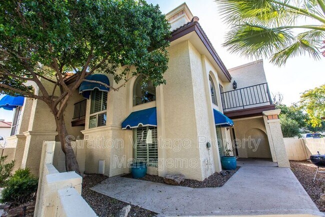 Building Photo - 4924 E Hazel Dr