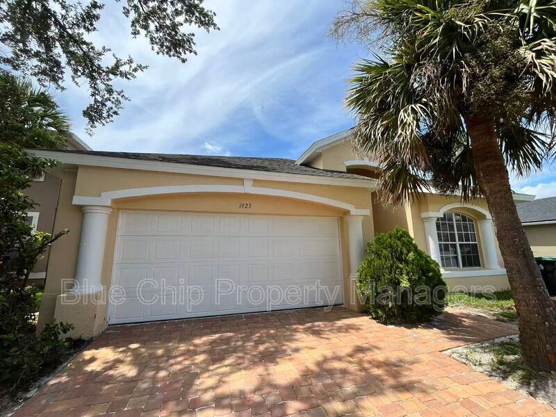 Foto principal - 1923 Bridgeview Cir