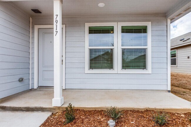 Foto del edificio - Brand-new home in McKinney’s Preserve at Honey Creek with spacious backyard, stylish interiors, c...