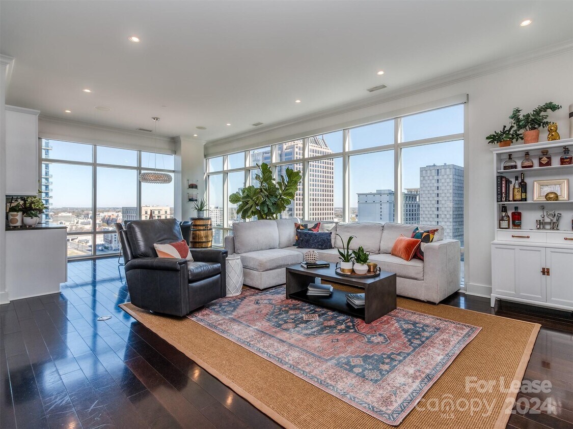 Foto principal - 230 S Tryon St