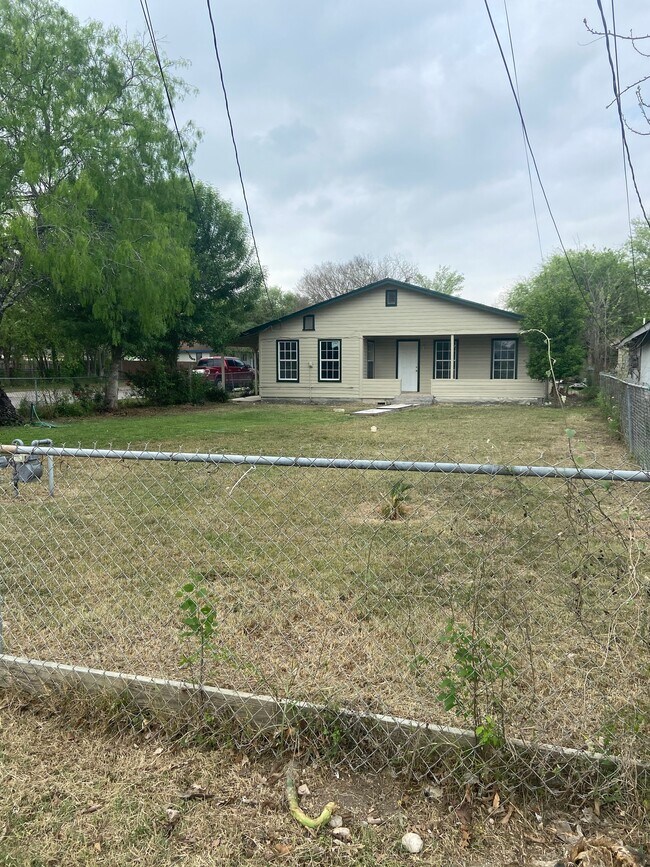 Foto del edificio - 1235 W Harding Blvd