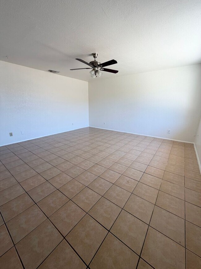 Foto del edificio - 1503-1505 E Ashlan Ave