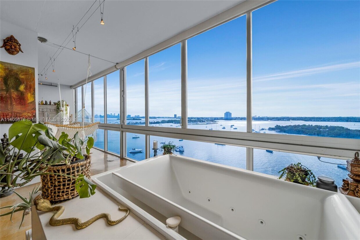 7934 West Dr Unit 903, North Bay Village, FL 33141 Condo for Rent in