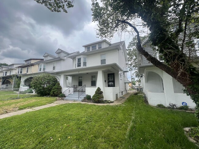 Building Photo - Virginia Classic  **LOWERED RENT WITH 50% ...