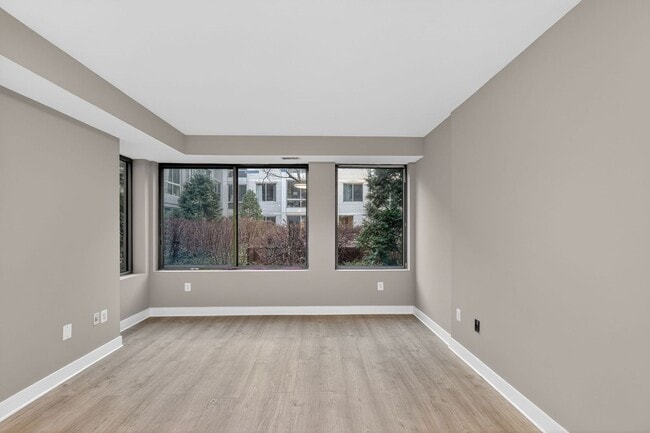 Foto del edificio - One Bed One Bath Condo in Tenleytown