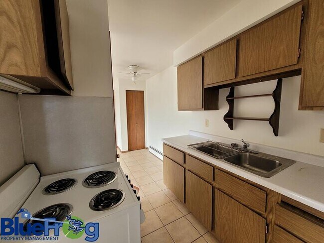 Building Photo - 1142 E Walnut St