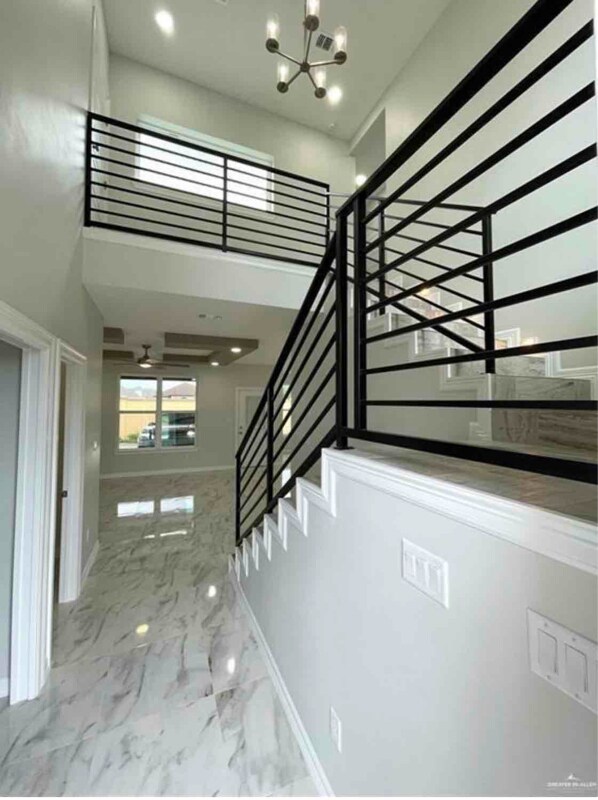 Foto del edificio - 5514 N Crown Point