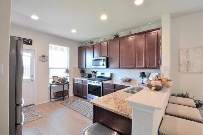 Building Photo - 213 Compania Cove