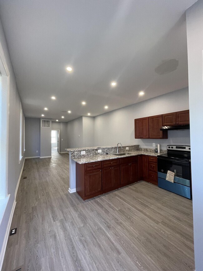 Building Photo - 42 George St