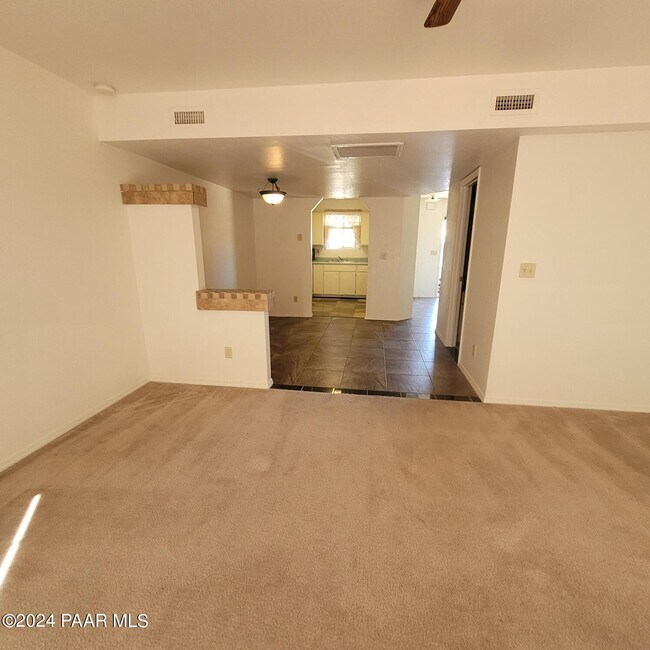 Foto del edificio - 9615 E Lakeshore Dr