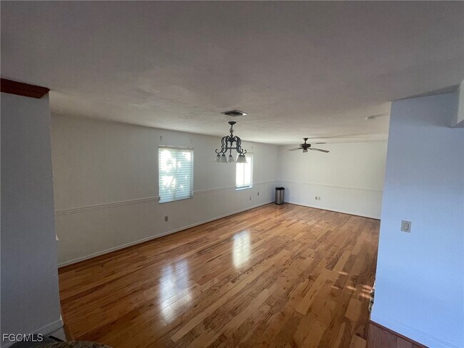 Foto del edificio - 3417 SW 8th St
