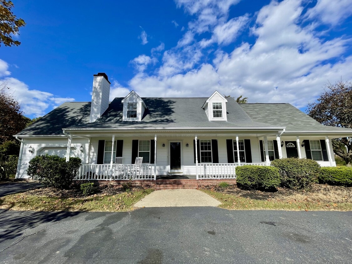 Foto principal - 6060 Oxbridge Dr