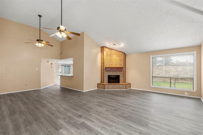 Building Photo - 8315 Shadow Wind Dr