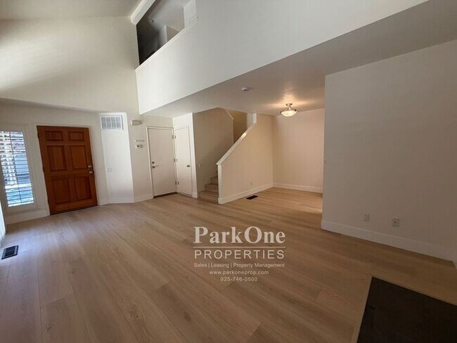 Foto del edificio - Two Bedroom Town House Walking Distance to Downtown Lafayette