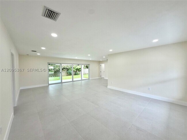 Building Photo - 8820 SW 85th St