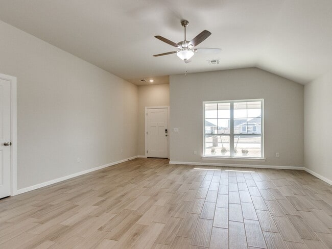 Building Photo - MUST SEE!!