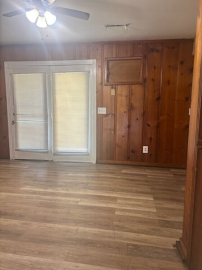 Building Photo - 1527 Maria Dr