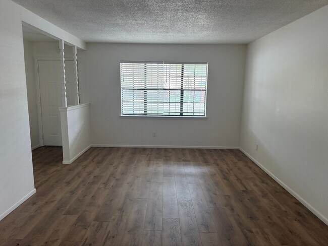 Building Photo - 12029 Brentwood Hills Blvd NE