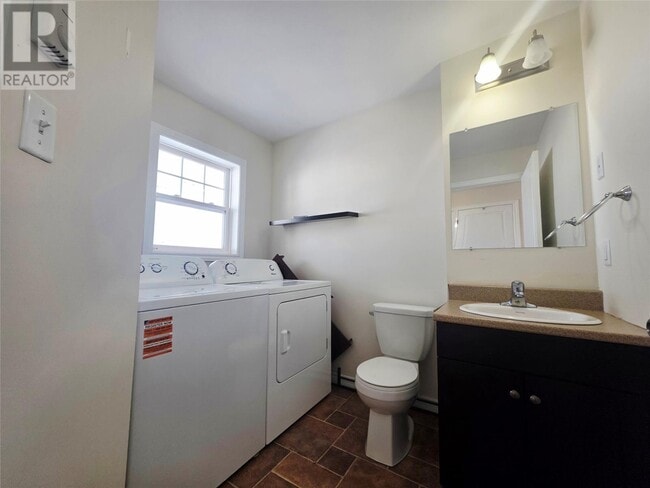 Building Photo - 980 Tamarack Dr