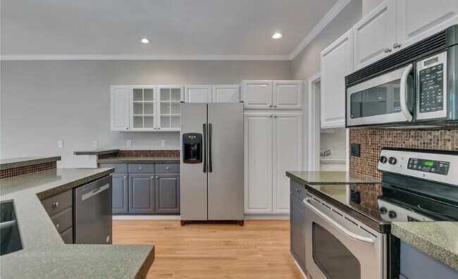 Foto del edificio - 8804 71 St Ct SW