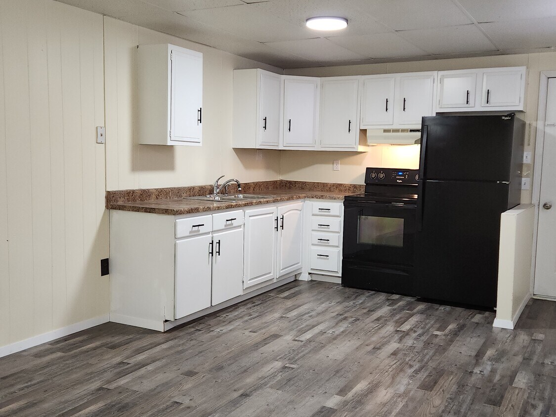 Foto principal - 701 1st St E