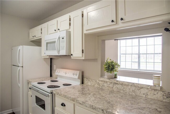 Foto del edificio - 700 Navarro Dr