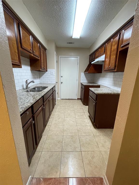 3621 Curry Ln, Dickinson, TX 77539 Room for Rent in Dickinson, TX