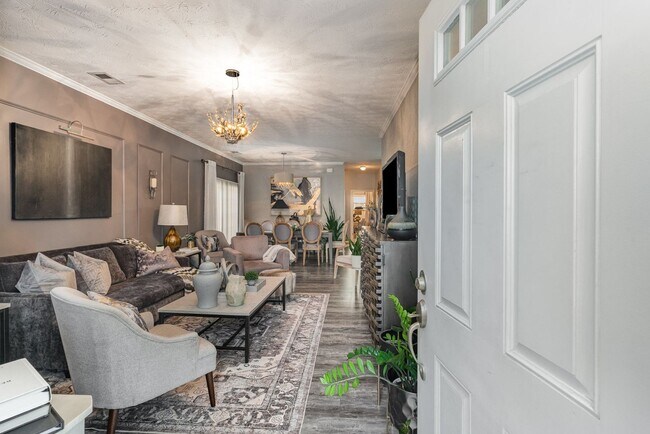 Building Photo - Stylish Furnished 2BR Retreat w/ Garage | ...