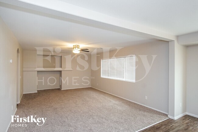 Foto del edificio - 985 Blue Lantern Dr