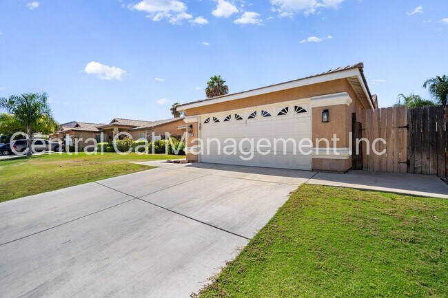 Foto del edificio - 3 Bedroom/2 Bath Home in Tyner Ranch - $2395 per month!