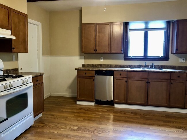 Building Photo - 55 Brown St