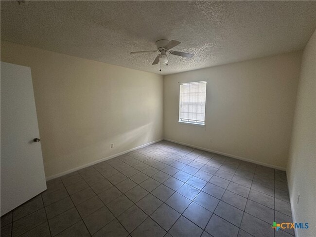 Building Photo - 2109 Hinkle Ave