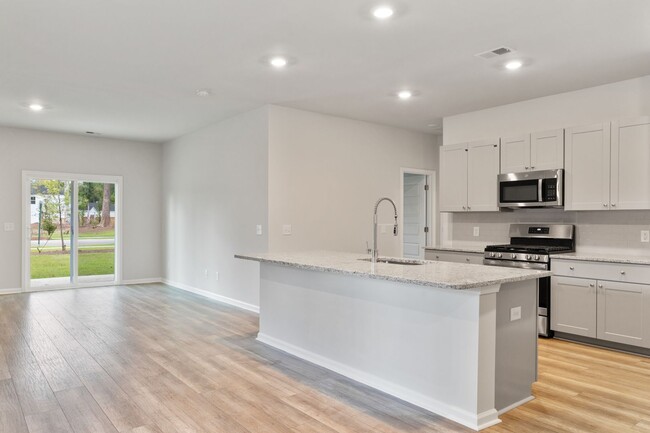 Building Photo - Beautifully Renovated Home in West Ashley