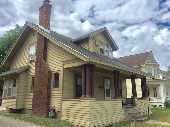 Building Photo - 4 Bedroom House Across from EMU! Available...