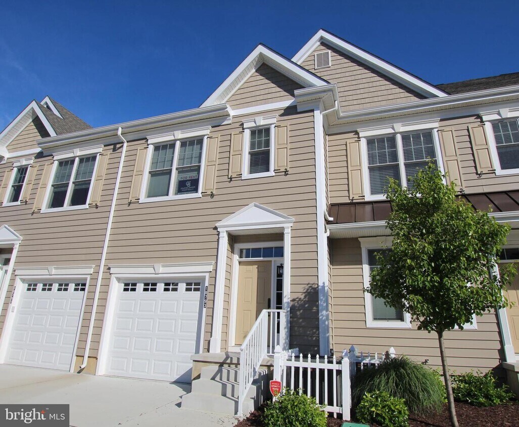 Foto principal - 18793 Bethpage Dr