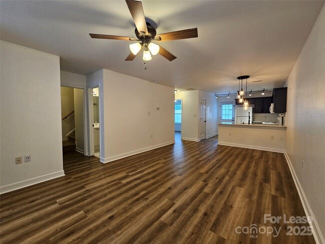 Building Photo - 2039 Shady Pond Dr