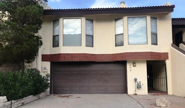 Primary Photo - 202 Canyon Terrace Dr