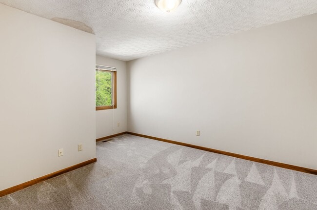 Building Photo - 4857 Dierker Rd